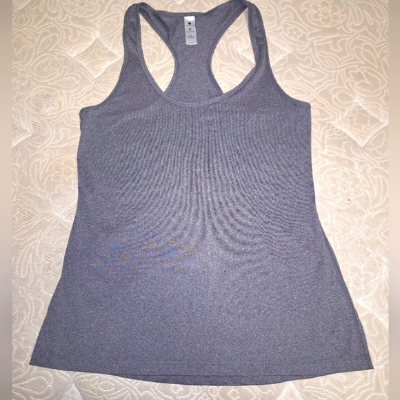 Yogalicious womens tank top in a size medium.  Pre-loved and in great condition - Picture 1 of 3